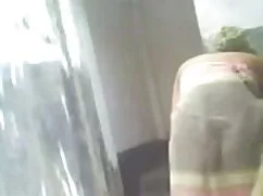 बड़े स्तन और मकई क्ष ...