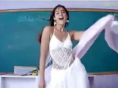 एक कार में ब्रेसिज़  ...