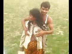 उसके घुंघराले बालों  ...