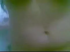 बड़े स्तन के साथ आकर ...