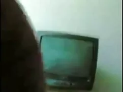 काउंटर टॉप पर गोरा म ...