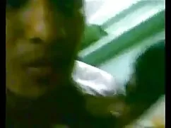 छोटे बाल, गुलाबी मोज ...