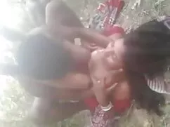 कार पर बाहर सींग का  ...
