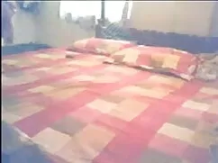 त्रिगुट में सेक्सी ग ...