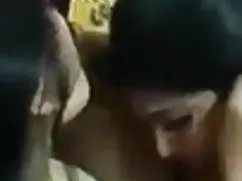 एक बड़ी आकार की लड़क ...